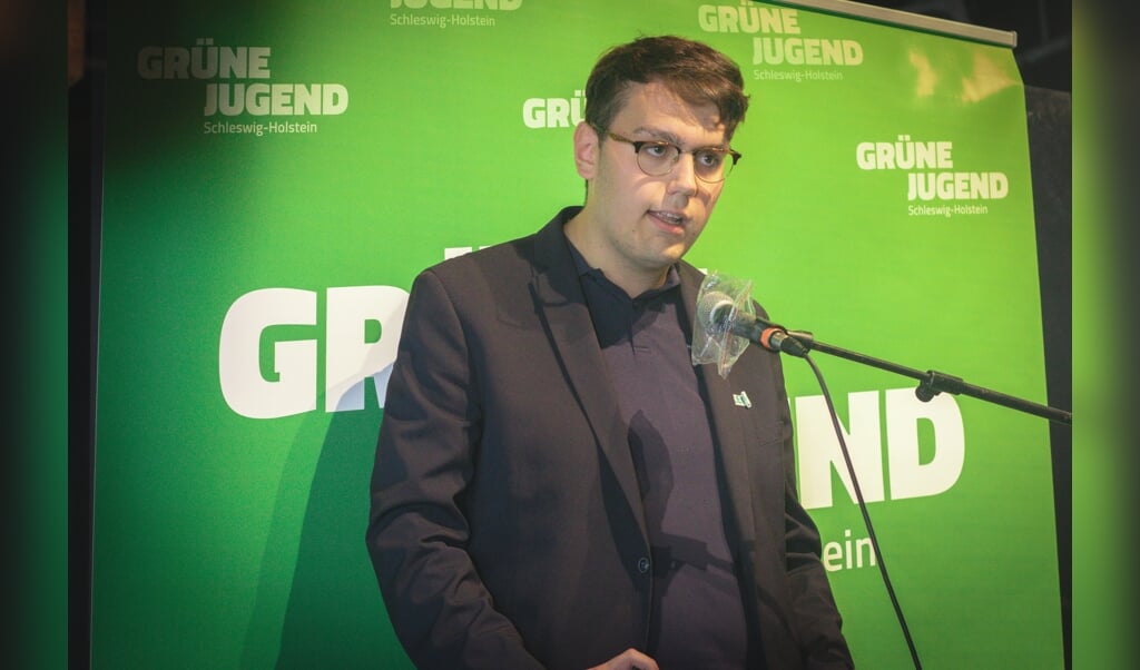 <p>19-årige Leon Bossen har været aktiv i Grøn Ungdom siden 2018. I 2019 blev han formand for bestyrelsen af Grøn Ungdom Flensborg. Nu er han med i Grøn Ungdom Slesvig-Holsten.</p> ( Grøn Ungdom/SH)
