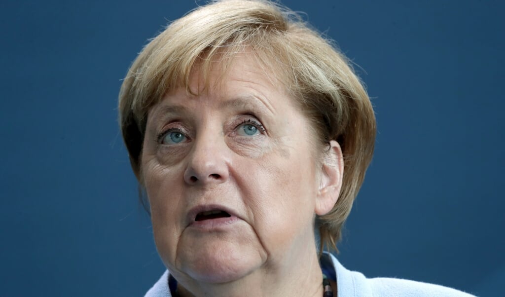 <p>Tirsdag skal Angela Merkel tale med ministerpræsidenterne om nye tiltag for at begrænse coronasmitten i Tyskland. </p> ( Michael Sohn/AP-Pool/dpa)