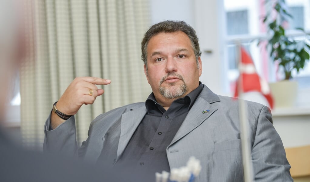 <p>Det var den tyske grønne europapolitiker Romeo Franz, der forelagde rapporten for parlamentet. Han vil gerne have en mere forpligtende opfølger på programmet.</p> (Arkivfoto: Martin Ziemer)