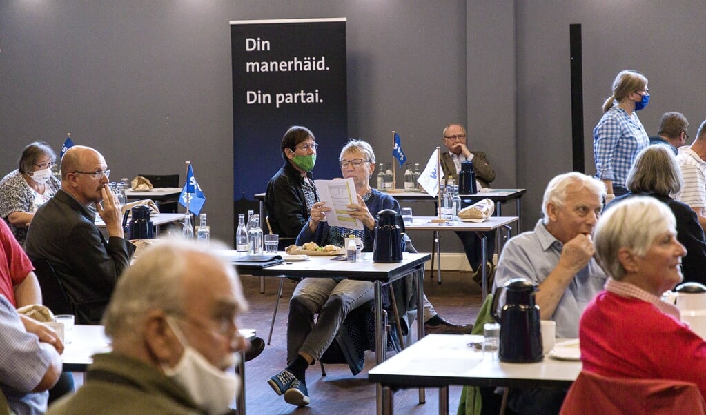 SSW i mange amter og distrikter skal have nye bestyrelser og nye delegerede, og det kræver ifølge partiloven personligt fremmøde. Derfor udskydes mange SSW-generalforsamlinger i øjeblikket. (Lars Salomonsen)