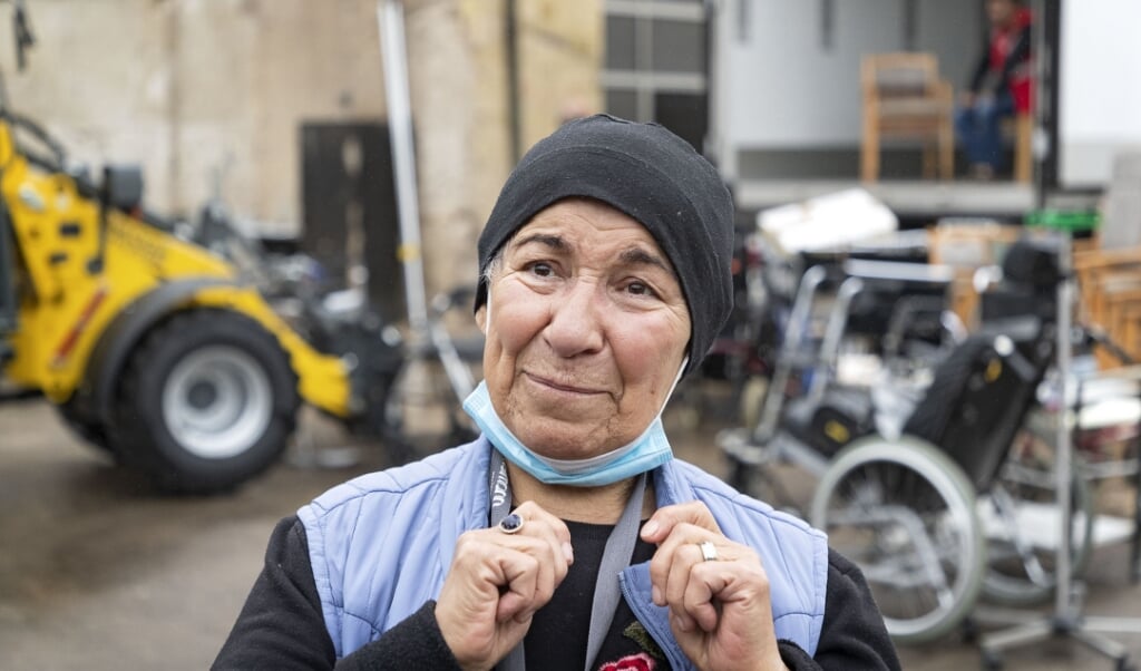 <p>Muazzez Demiryürek er 72 år. Hun sender lige nu sin 20. og sidste transport til Tyrkiet. Også mennesker med brug for hjælp i flere andre lande har nydt godt af hendes virkelyst og store hjerte. Lars Salomonsen.</p><p><br></p> (Lars Salomonsen)