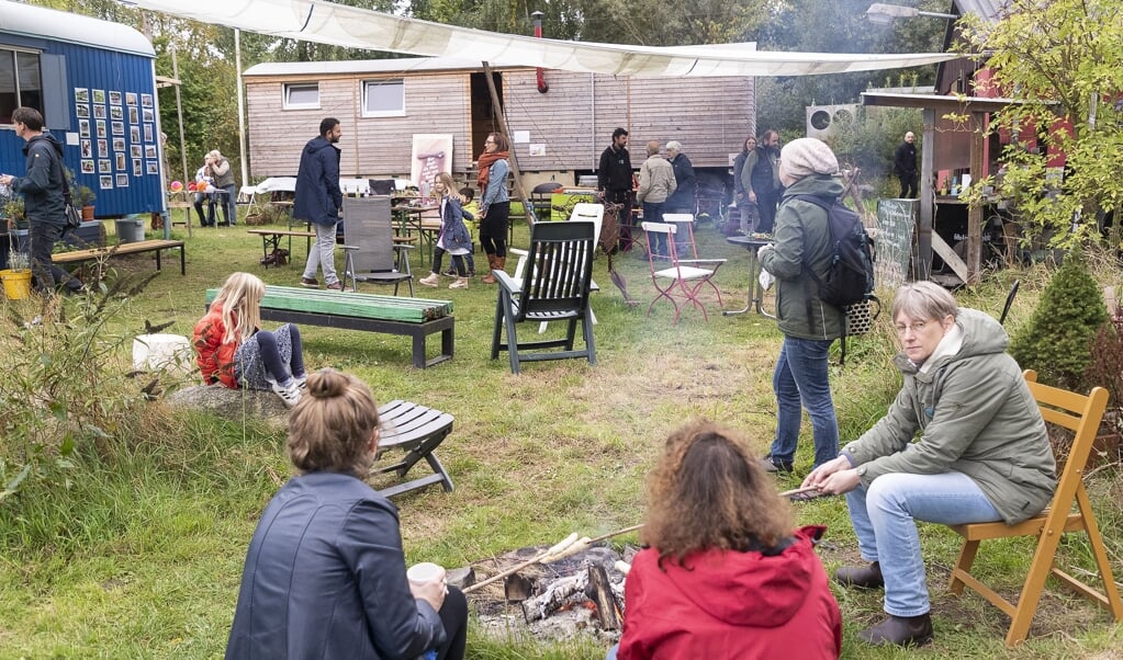 Hygge, snobrød, skurvognsliv og musik præger friluftspladsen her. Lars Salomonsen (Lars Salomonsen.)
