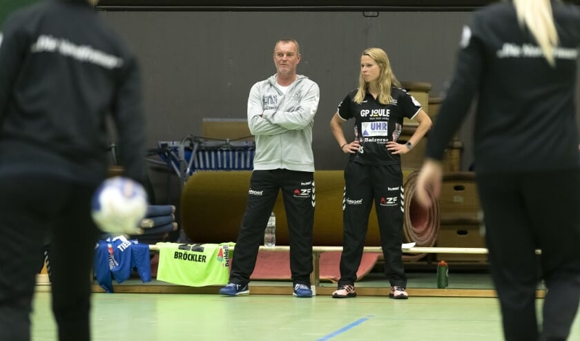Nord-Trainer Olaf Rogge (l.) geht zuversichtlich in die Nachholpartie beim TuS Lintfort.