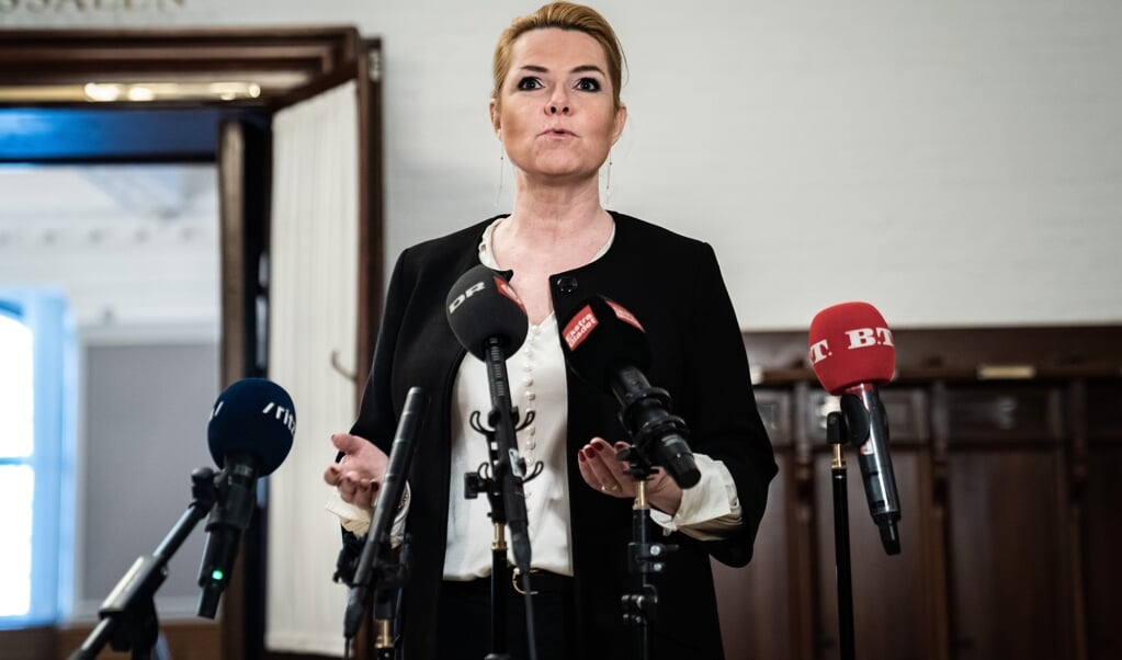 Inger Støjberg (V) kan ikke skjule, at hun er yderst skuffet over Venstres formand, Jakob Ellemann-Jensen. (Emil Helms/Ritzau Scanpix)