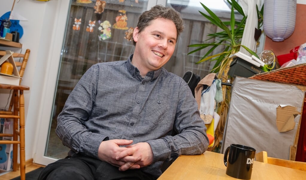 Markus Hausen springer ud i udfordringerne som skoleinspektør på Hans Helgesen-Skolen den 1. februar efter mange år som matematiklærer på Husum Danske Skole. - Det er spændende og udfordrende at få ansvar for og udvikle skolen. Jeg ser det også som en mulighed for at præge mindretallet, siger Markus Hausen om sin nye stilling. ( Sven Geißler)