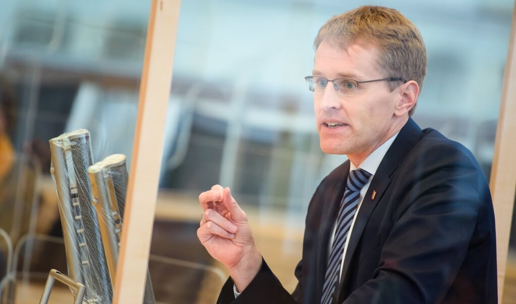 Daniel Günther henviser til, at Danmark jo også kræver negative test af pendlere fra Slesvig-Holsten. ( Gregor Fischer/dpa)