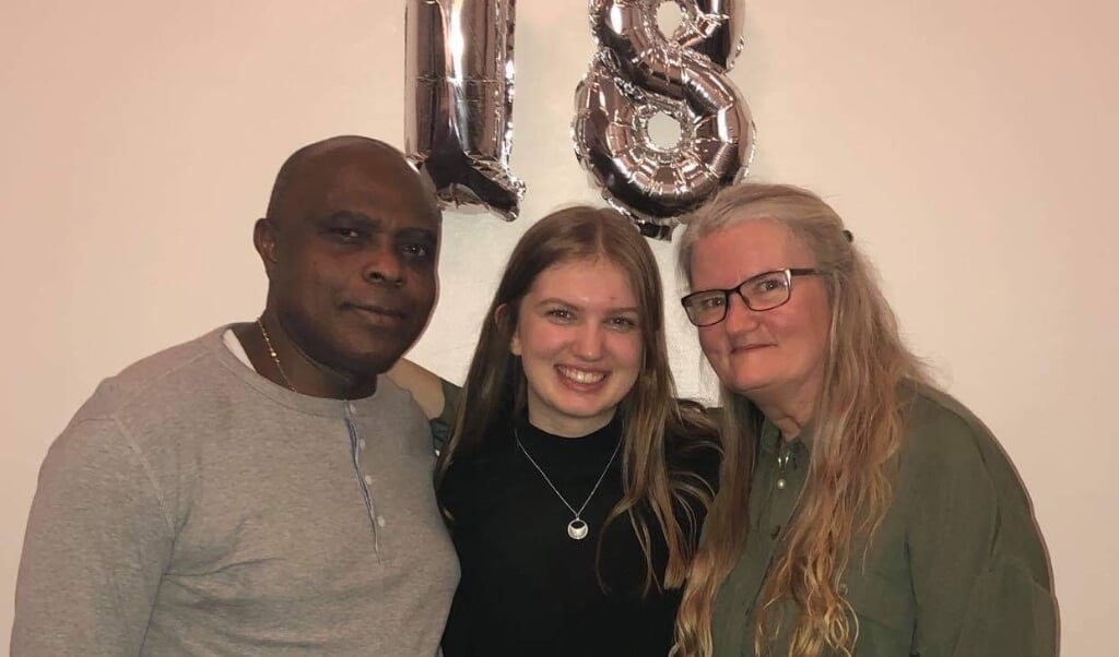 54-årige Kirsten Lise bor sammen med sin ægtefælle Gabriel Ekperuoh og 18-årige datter, Camilla Hansen tæt på Flensborg. Da corona brød ud i familien blev ikke alle smittet. ( Privat)