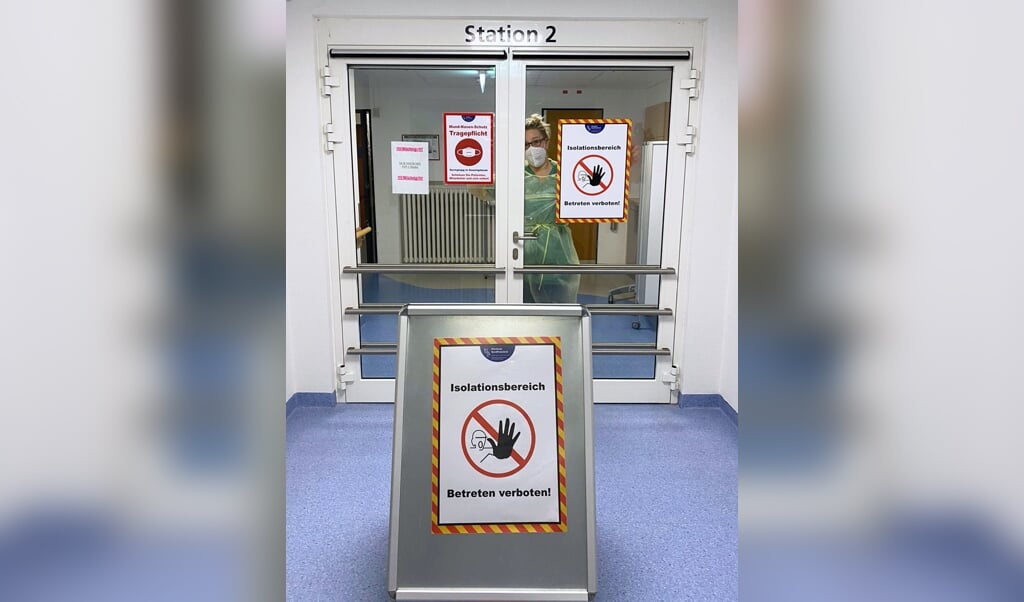 Alle smittede patienter er blevet flyttet til en isolationsafsnit på sygehusets afdeling i Husum. ( Klinikum Nordfriesland)