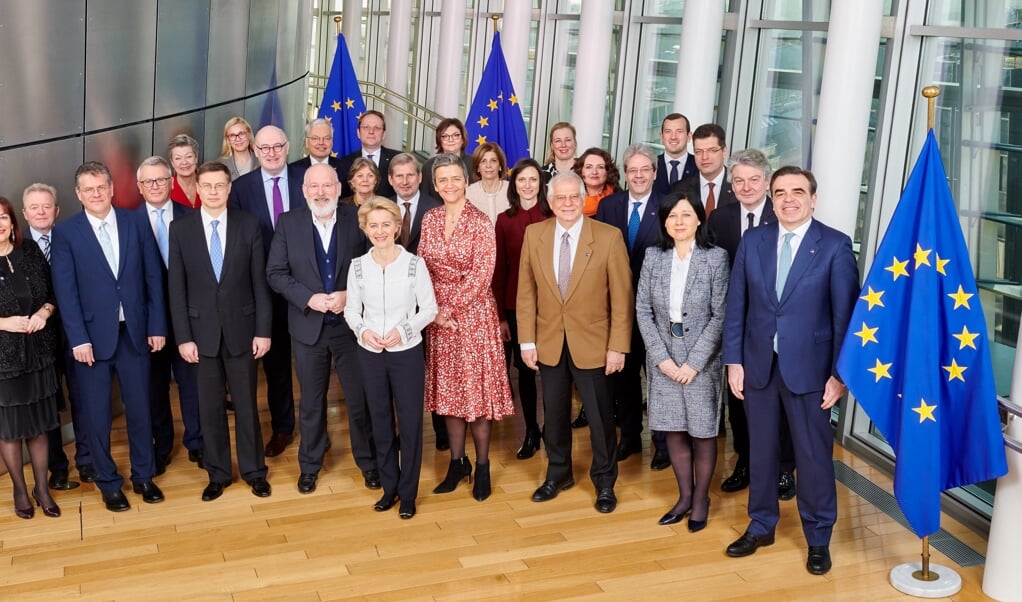 Det var EU-Kommissionen, der nåede frem til ikke at ville gøre noget for mindretallene. Kommissærerne er udpeget af de forskellige medlemslade og ikke valgte. EU (FlA)