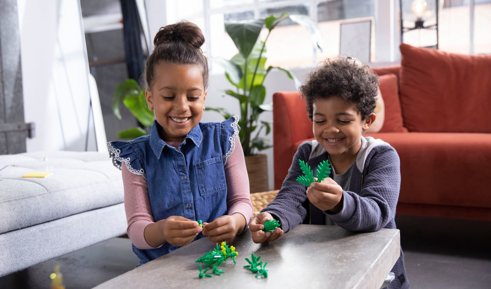 I Danmark og Tyskland er de fleste, ja et par generationer, vokset op med de farverige plastikklodser. Uanset om det er derhjemme eller i den danske børnehave er ungerne vant til at lege med klodserne fra Lego.