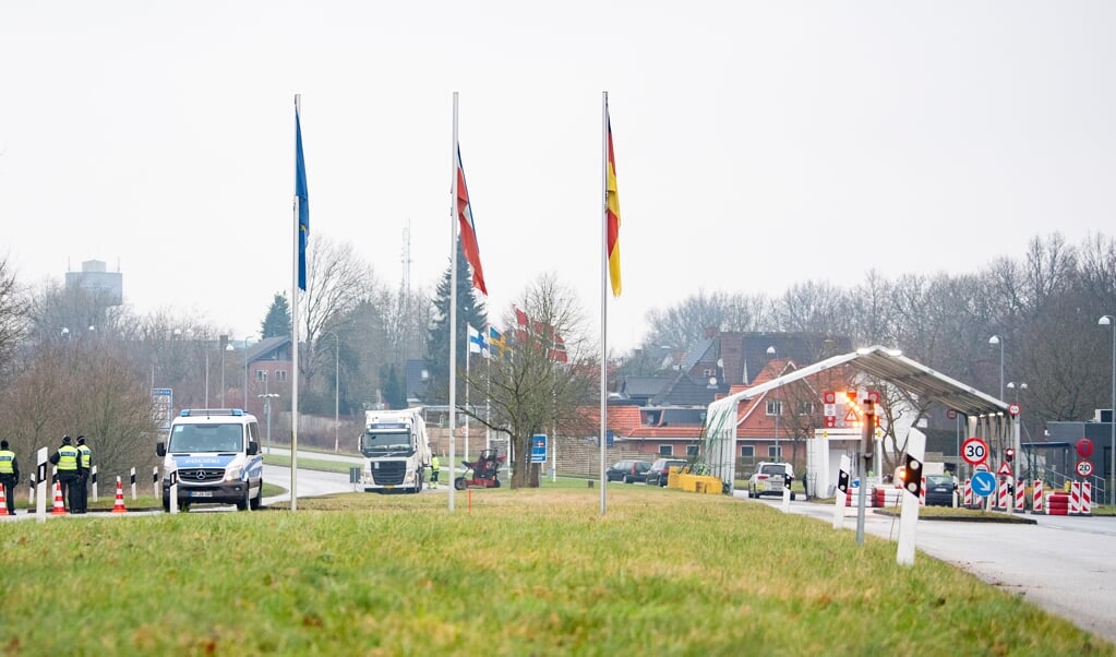 Det er længe siden, at grænsependlere reelt blev kontrolleret ved indrejse fra Danmark. Nu droppes kravet om testcertifikat helt. (Kira Kutscher)