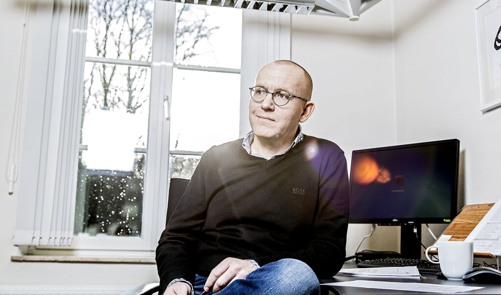 - Vi er ikke interesseret i at diktere, at lærerne skal gøre det på den og den måde. Vi er mere interesseret i, at medarbejderne på engageret og dygtig vis kan lykkes med deres opgaver bedst muligt, siger områdechef, Eberhard von Oettingen ( Lars Salomonsen )