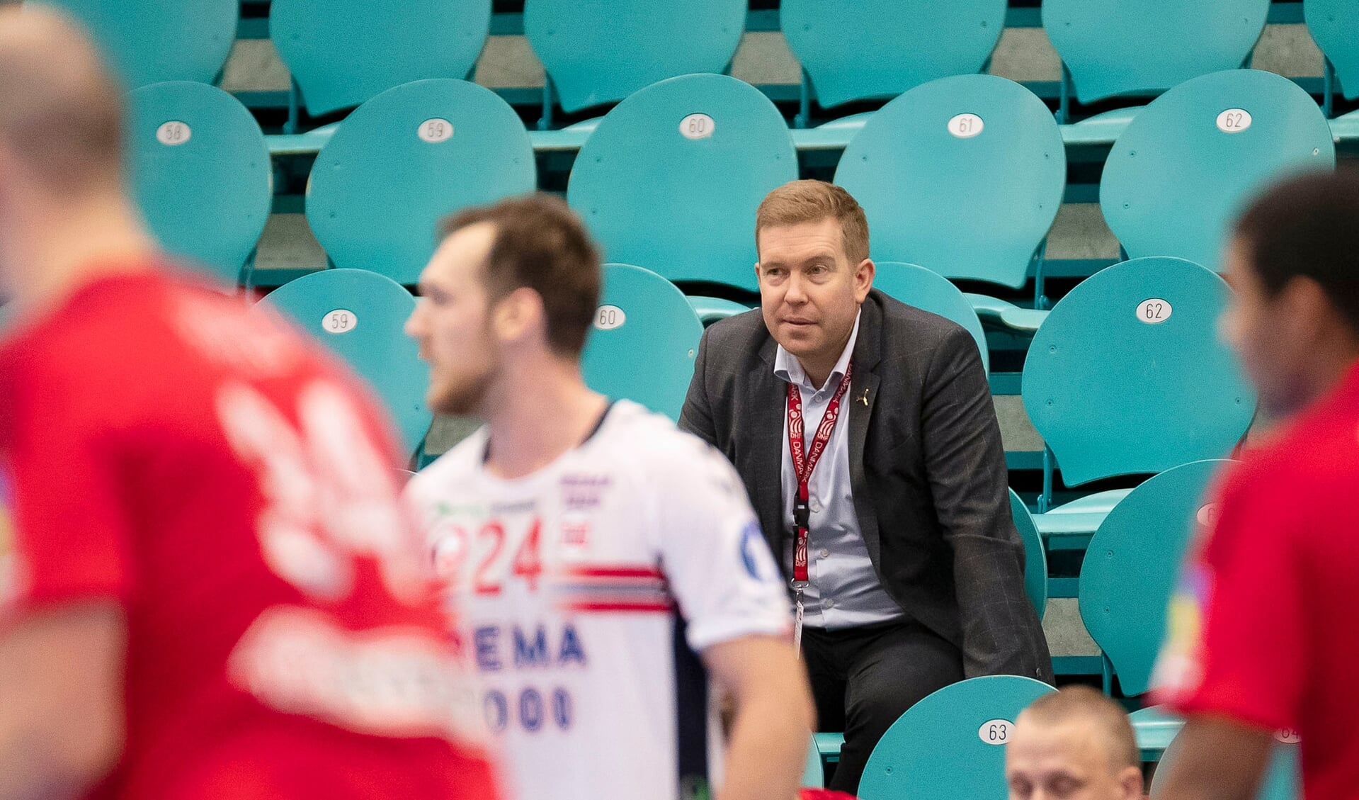 DHFs sportchef Morten Henriksen har sammen med generalsekretæren Morten Stig Christensen taget stilling til, hvorfor Danmark rejser til VM i Egypten.