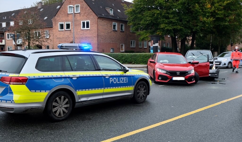Begge involverede biler måtte slæbes væk fra ulykkesstedet.  ( Heiko Thomsen/nordpresse)