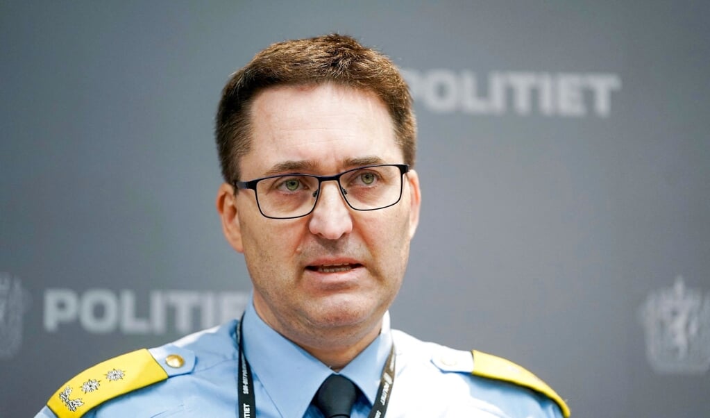 Deb norske politichef Ole Bredrup Sæverud oplyser, at det var fire kvinder og en mand i alderen 50 til 70 år, som blev dræbt i Kongsberg i aftes. Den sigtede er konverteret til islam, oplyser politiet videre ved en pressekonference torsdag formiddag. (Terje Pedersen/Ritzau Scanpix)