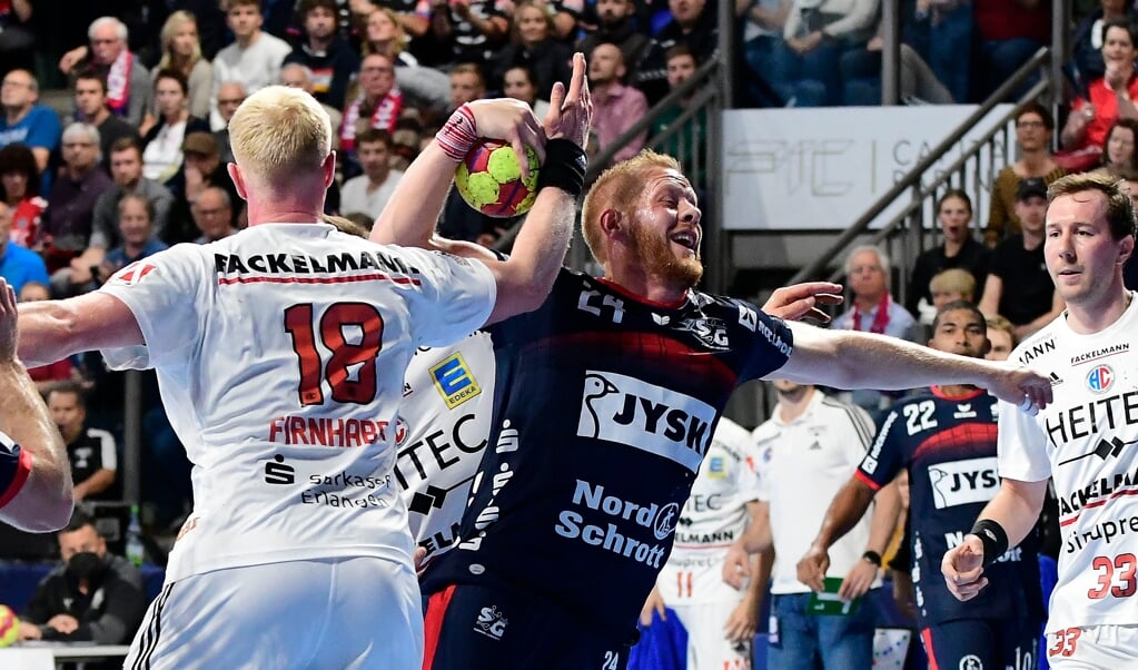 Was nicht passieren durfte, st geschehen: Jim Gottfridsson, Dreh- und Angelpunkt im SG-Spiel, hat sich in Erlangen verletzt. ( ISPFD, Werner F. Schönberger)