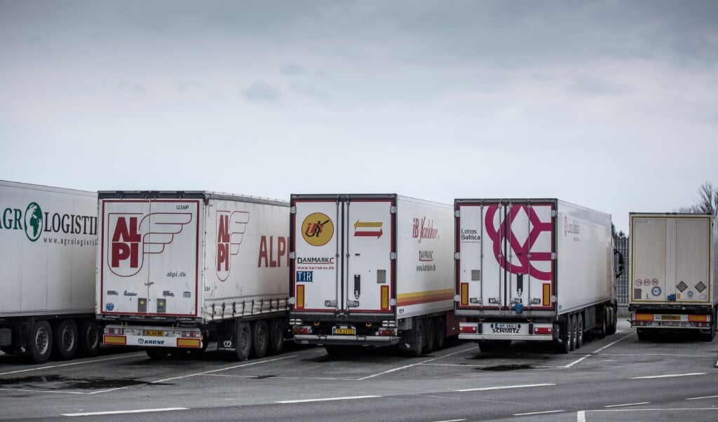 Flere udenlandske chauffører holder ulovligt parkeret på blandt andet rastepladser og motorvejsafkørsler. Arkivfoto: (Mads Claus Rasmussen, Ritzau Scanpix)