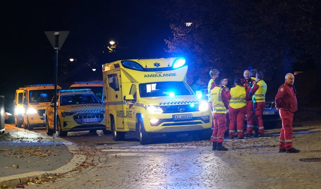 Flere ambulancer er onsdag aften rykket ud i Kongsberg i Norge, efter det politiet beskriver som en