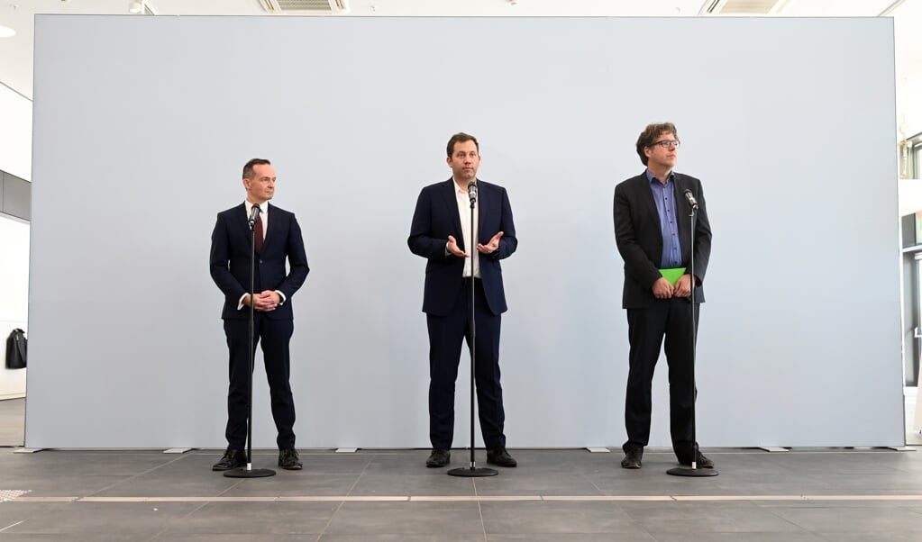 Volker Wissing, FDP-Generalsekretär, Lars Klingbeil, SPD-Generalsekretär, und Michael Kellner, Bundesgeschäftsführer von Bündnis 90/Die Grünen, gaben nach den Sondierungsgesprächen eine Presssekonferenz. ( Christophe Gateau/dpa)