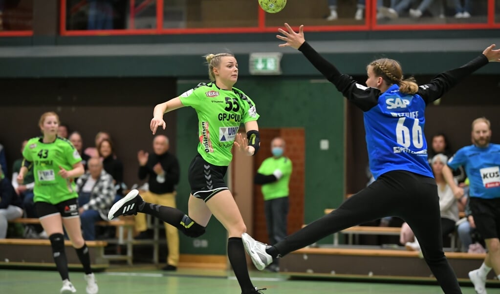 Tabea Schleemann (l.) erzielte einige sehenswerte Tore, konnte die Nord-Niederlage aber auch nicht verhindern. ( Tim Riediger)