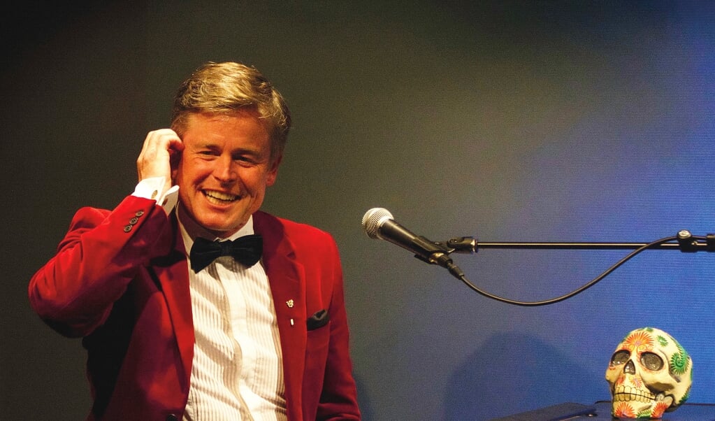 Den danske skuespiller Caspar Phillipson er mest kendt for sit optræden i musicaler som »West Side Story«, »Elsk mig i nat« og »Lyset over Skagen«. Men han kan også andet. (PR)
