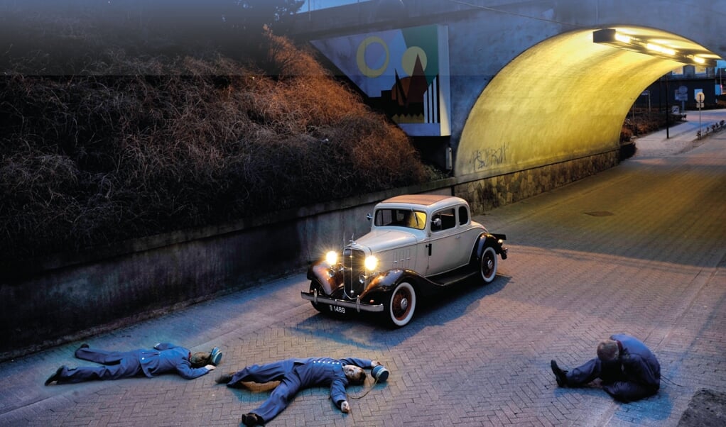 Tre medlemmer af Grænsegendarmeriet blev den 9. april 1940 tidligt om morgenen skudt ned af civilklædte personer ved viadukten under jernbanen i Padborg. Dette billede er en rekonstruktion, som findes på forsiden af bogen »Ingen så det komme«. (Forlaget Grænseland)