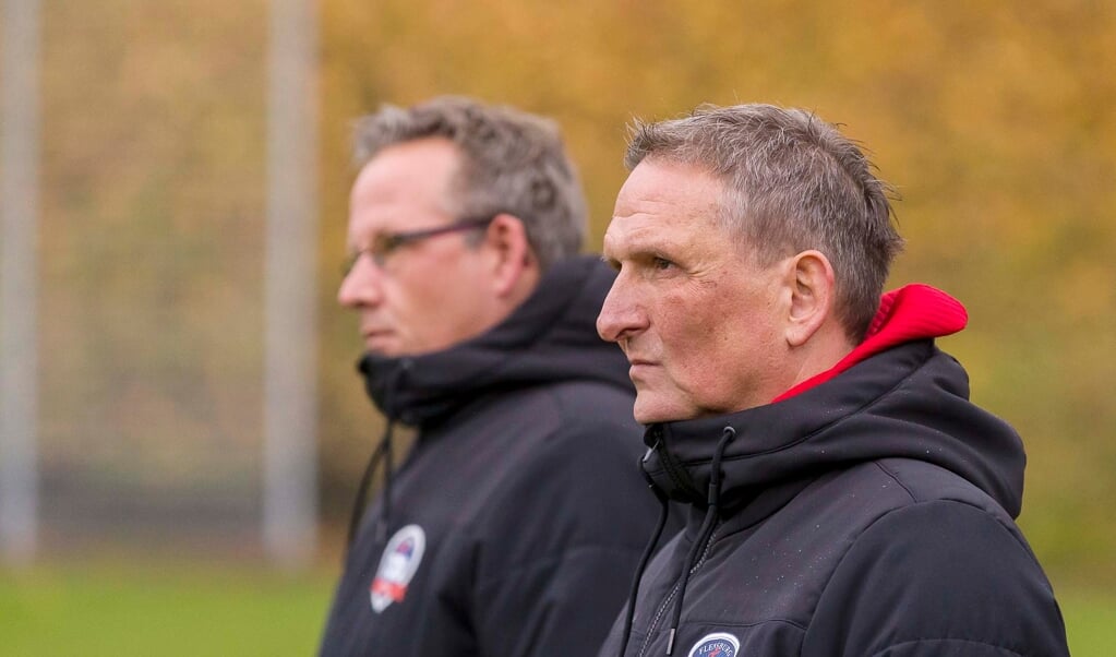 Die TSB-Trainer Hoymar Sörensen (r.) und Hennig Stüber schauen optimistisch auf das bevorstehende Wochenende. ( Lars Salomonsen)
