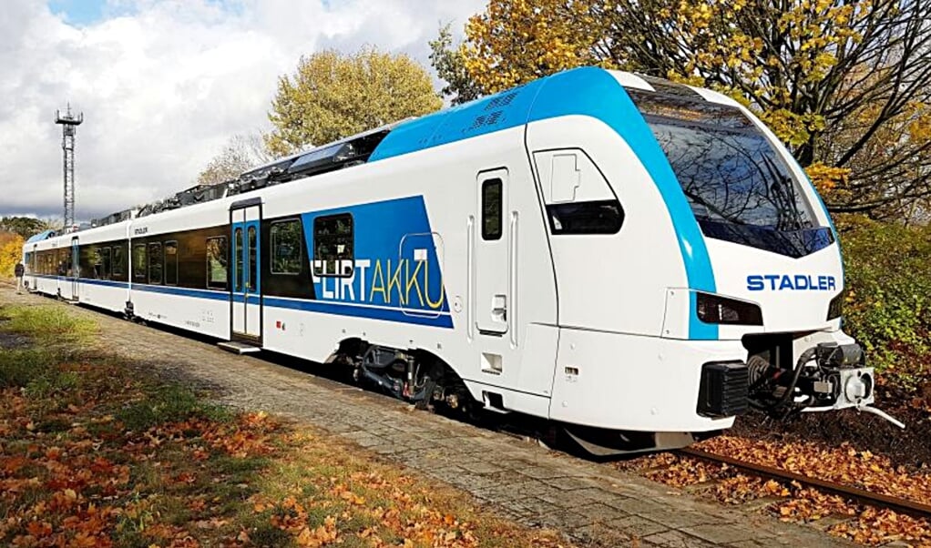 Togene kan tilbagelægge omkring 150 kilometer, inden de skal lades op. Så langt er der slet ikke mellem køreledningerne på de slesvig-holstenske strækninger. (Stadler)