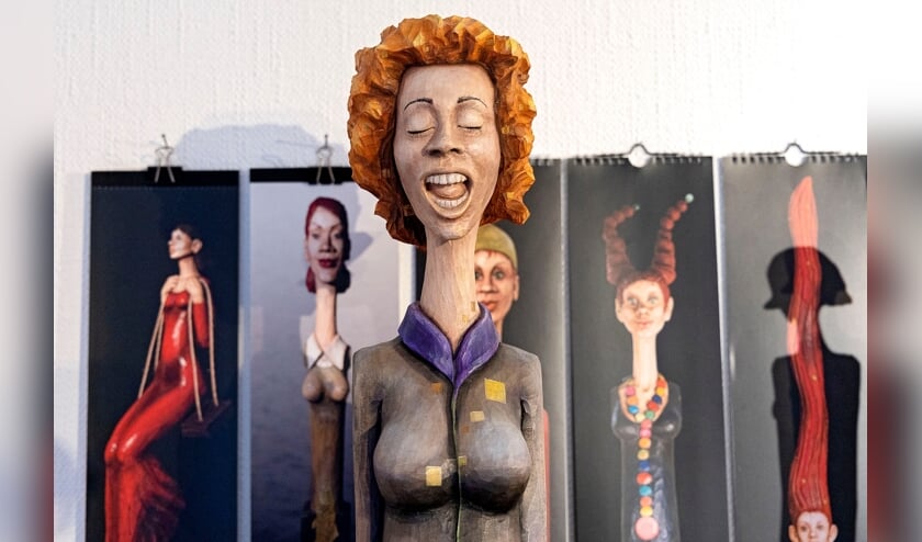 Tietze Schmucks skulpturer er ofte kvinder med lange ben, sjove frisurer og underfundige ansigtsudtryk. Foto: 