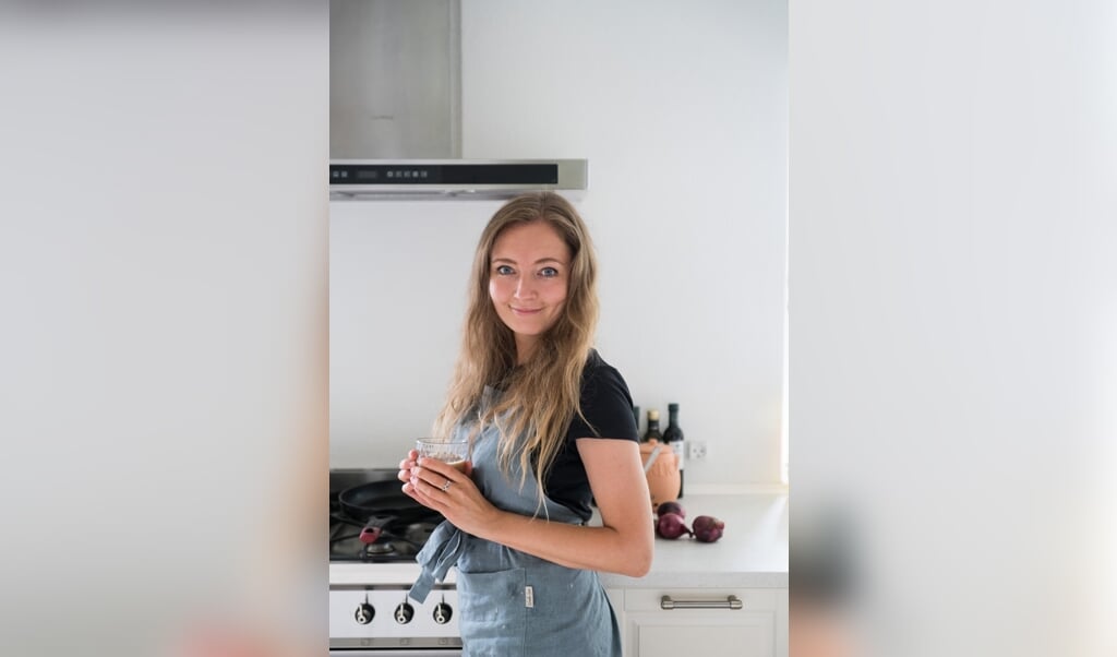 Stinna Marker er madblogger (31 år) og lever af sin vegetar-blog stinna.dk - I marts startede jeg som selvstændig, og jeg er så glad for det valg. Jeg har haft min blog som hobby de sidste mange år og madlavning er min store hobby. Nu har jeg fået mulighed for at kombinere mit arbejde og min store passion - og jeg elsker det. ( Stinna.dk)