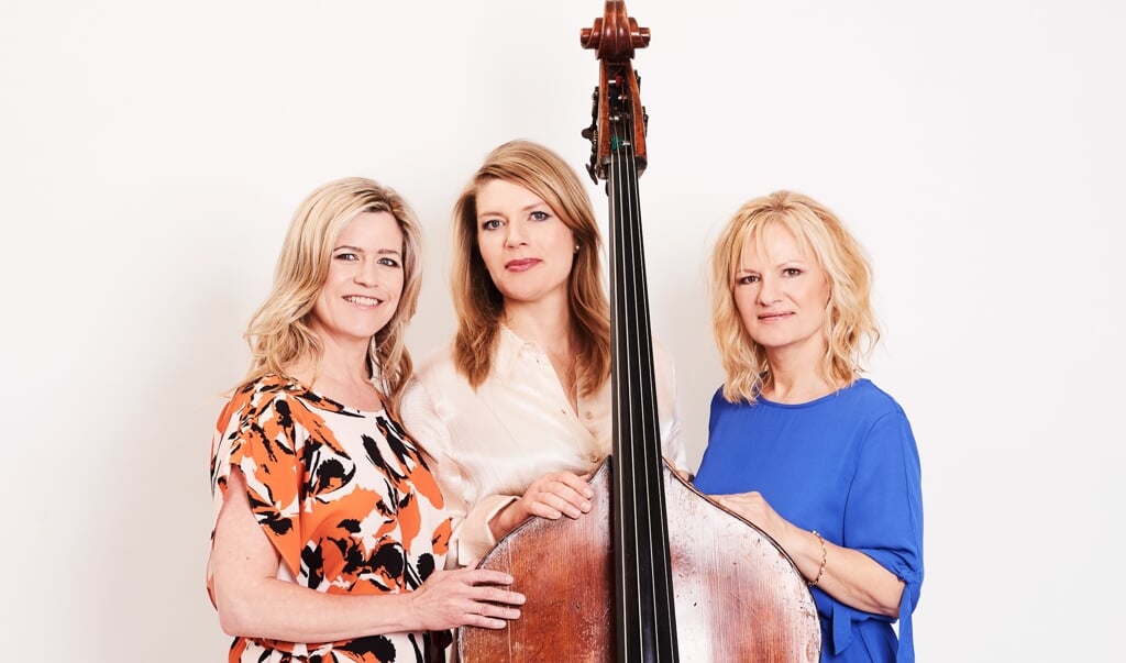 Disse tre kvinder er meget dygtige til at spille på bas. Og synge kan de også. Fra venstre er det Kristin Korb, Ida Hvid og Helle Marstrand.   (             SSF                                         )