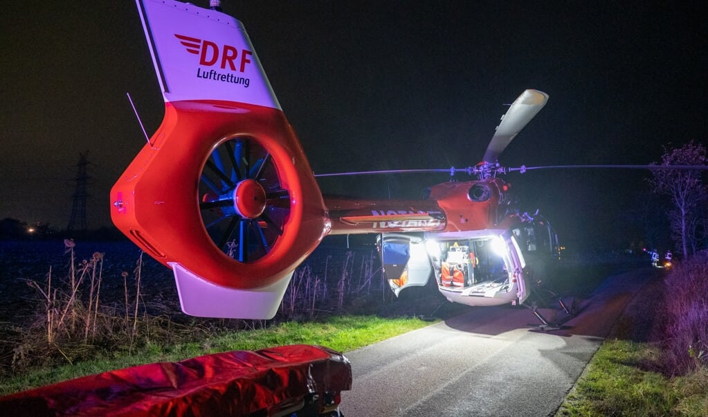 Med en redningshelikopter blev den livsfarligt kvæstede bilist fløjet til Flensborg.    (Benjamin Nolte)