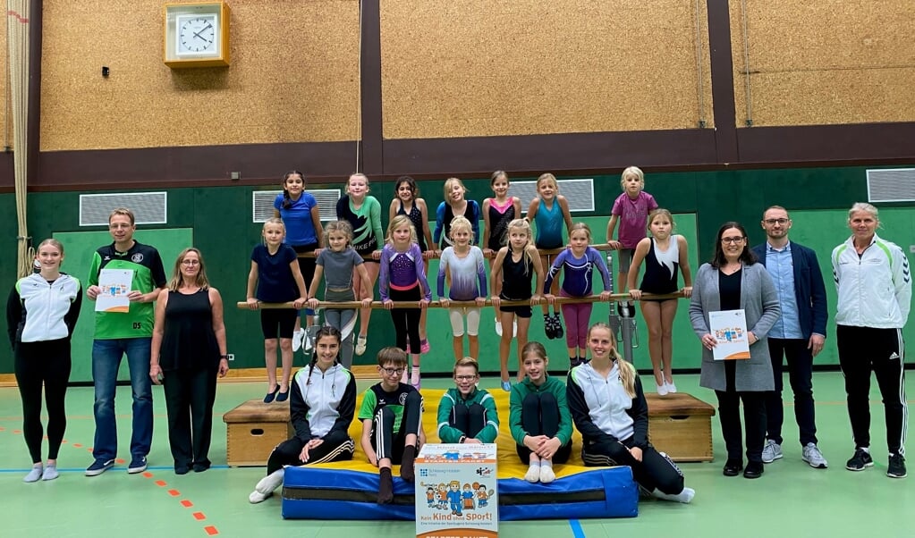 Die Kinder und Jugendlichen des TSV Nord Harrislee freuen sich über die Auszeichnung der Sportjugend Schleswig-Holsteins.  ( TSV Nord Harrislee)