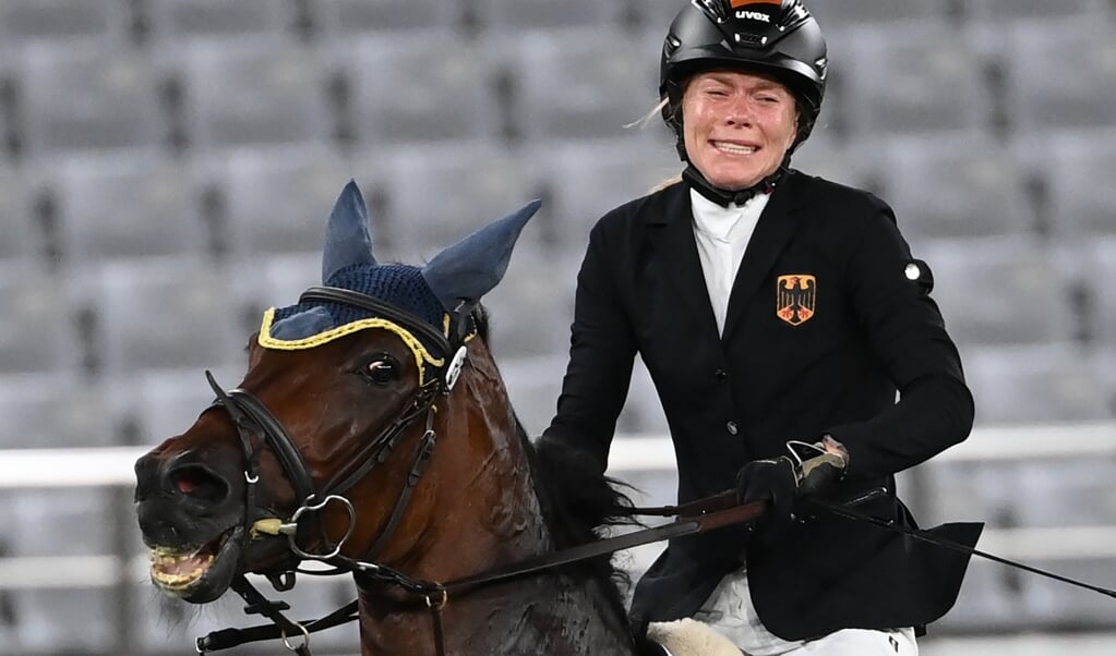 Den tyske rytter Annika Schleu vakte opsigt ved OL i Japan, da hendes hest nægtede at gennemføre de obligatoriske spring. Hun slog hesten, og opførslen er blevet fordømt af folk, der går op i heste. For nylig blev hestevelfærd debatteret på et offentligt møde i Danmark.  ( DPA)