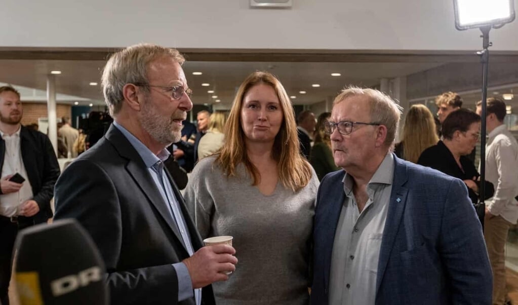 Peter Christensen til venstre peger på, at den manglende synlighed i de seneste valgperioder er det, der har kostet vælgere for Socialdemokratiet. Barbara Krarup Hansen i midten har været utilfreds med pressedækningen i forbindelse med 2021-valget. (Anders Kibbel)
