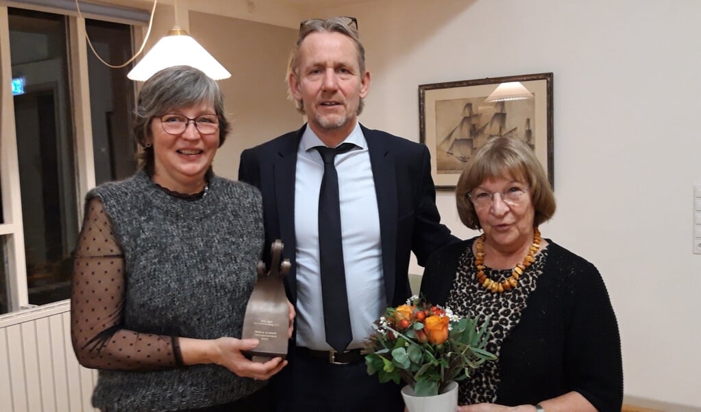 (Fra venstre) Lone Krogh, Alexander von Oettingen og Anne Stubbe Horn fra Det lille Teater fik i sidste uge overrakt Niels Kjems Initiativpris.  (Privatfoto)