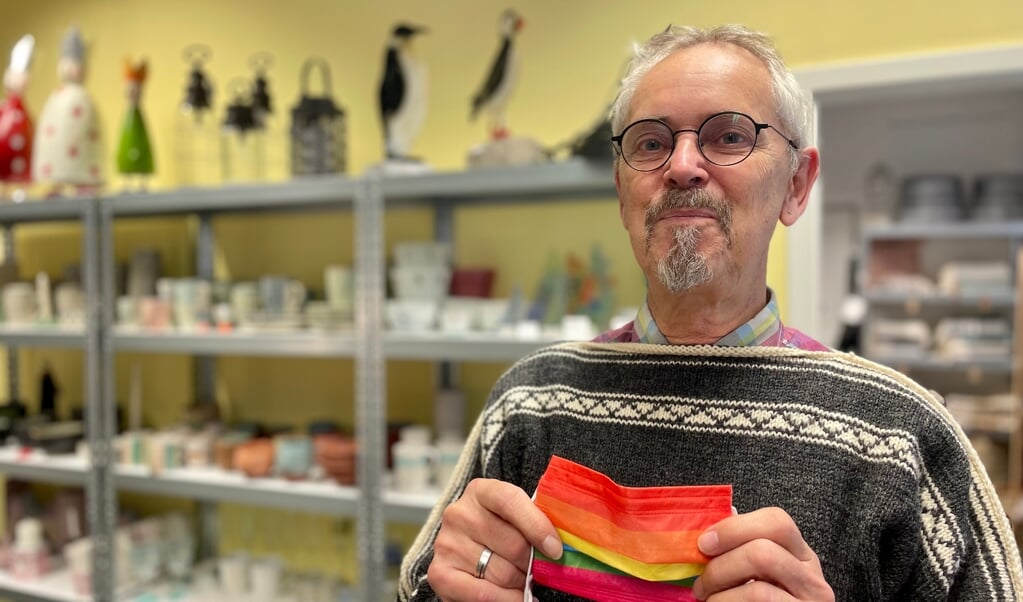 Reinhard Huxhold ejer butikken Werkhaus3, som sælger kunstværktøj, lys, tøj og andre varer fra lokale kunstnere. (Cenia Bahnsen)