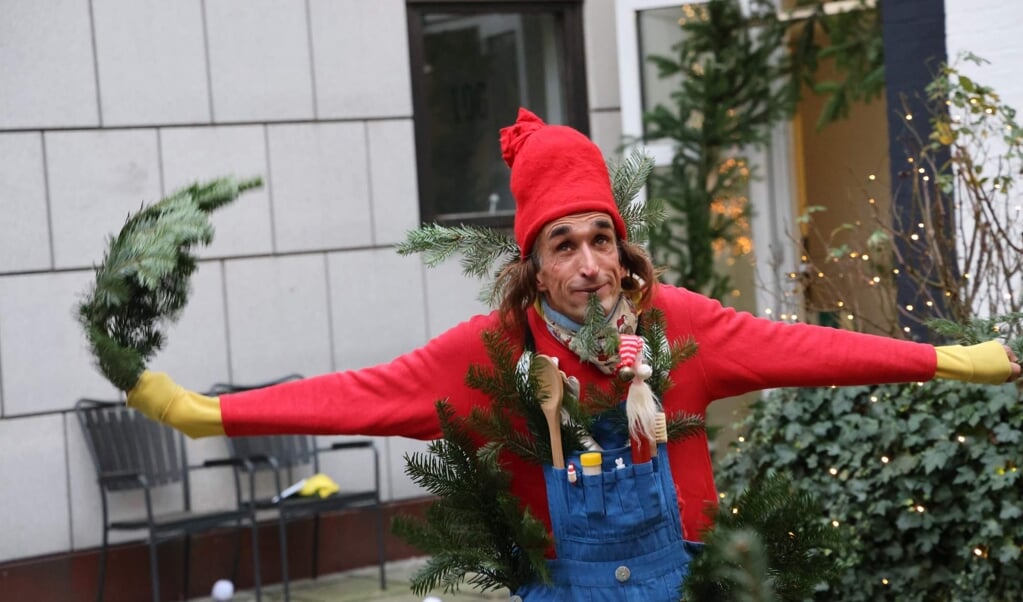Drillenissen Knut er altid et fast indslag til bibliotekets årlige juletræsfest. Så ved man, at julen er startet. ( Dieter Luehrssen)