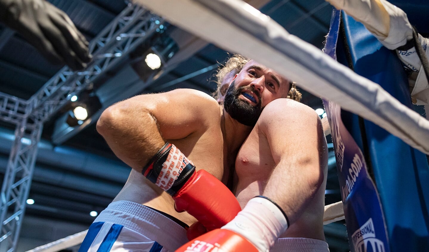 Der ehemalige Europameister Almir Skrijelj (l.) siegte am Ende nach Punkten gegen Janos Lakatos.