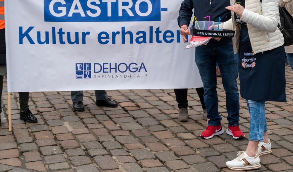 Nedlukninger og hjemsendelser betød færre skatteindtægter i 2020, hvor der til gengæld opstod enorme udgifter til forskellige hjælpepakker. ( Harald Tittel/dpa)