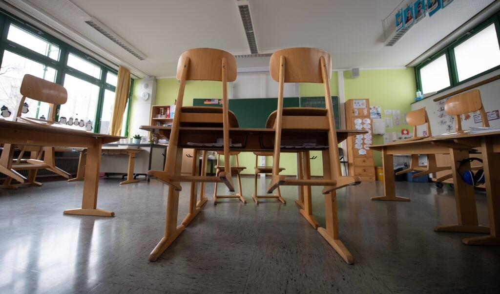 I Flensborg står klasselokalerne stadig tomme fra mandag, når de yngste elever vender tilbage til skolen på mandag. ( Sebastian Gollnow/dpa)