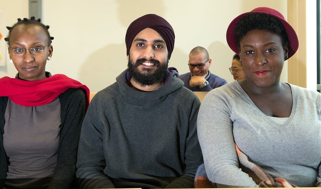 Ndanu Mwatu (t.v.), Kemaldeep Singh og Charlin Bodley er fra tre
forskellige kontinenter og studerede i Flensborg i 2016. Som en del af EEM-Sesam-studiet fik de blandt andet redskaber til at imødegå klimaforandringerne i deres hjemlande. Arkivfoto: (Sebastian Iwersen)
