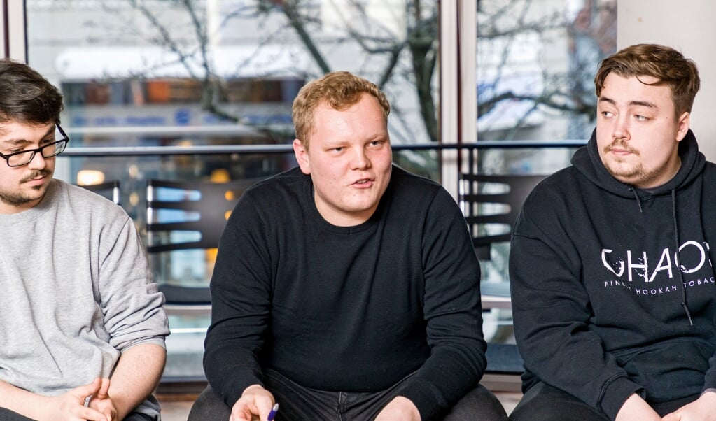 Tjark Jessen (i midten) er aktiv i SSW, bor i Flensborg og læser til pædagog på UC Syd i Aabenraa. ( Lars Salomonsen/BorderPress.dk)