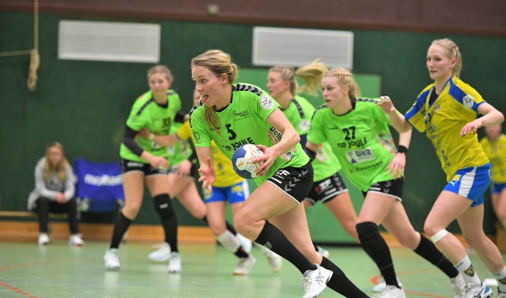 Catharina Volquardsen (mit Ball) und die Nordfrauen nutzte die Ballgewinne, um kräftig aufs Tempo zu drücken. ( Tim Riediger)