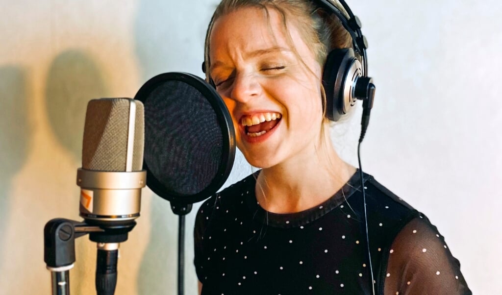 Den 20-årige Taleja Grossmann fra Freienwill går i studiet for at indspille sin første ep. (Privatfoto)