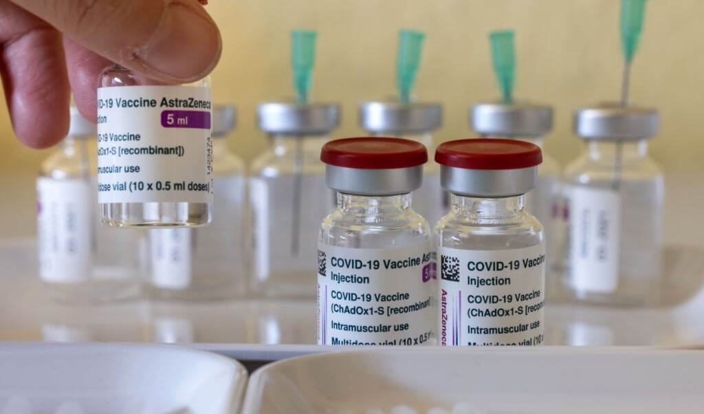 Mange steder er der ubrugte vacciner fra Astrazeneca på lager, fordi borgerne ikke møder op, når de skal vaccineres med midlet.   ( Michael Reichel/dpa.)