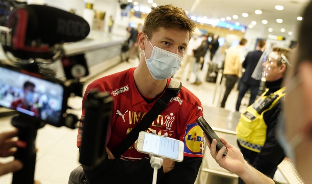 Kun pressefolk og lufthavnspersonale var til stede, da Lasse Svan og resten af VM-guldvinderne vendte hjem til Danmark. (Mads Claus Rasmussen/Ritzau Scanpix)