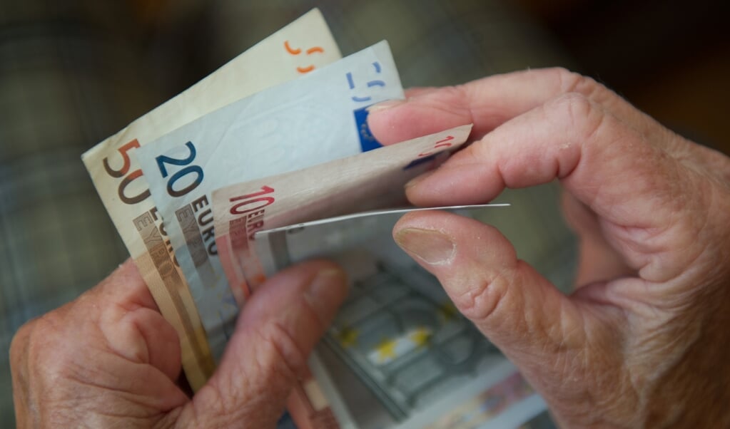 In der Pandemie haben mehr Menschen ihr Geld gespart oder in Immobilien und Wertpapiere investiert, stellt die Nord-Ostsee-Sparkasse in ihrem Geschäftsbericht für 2020 fest. ( Marijan Murat/dpa)