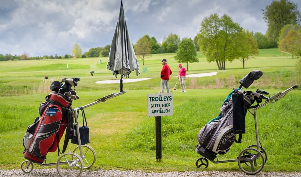 Golf gehört zu den Sportarten, die wieder ausgeübt werden dürfen.  ( dpa)