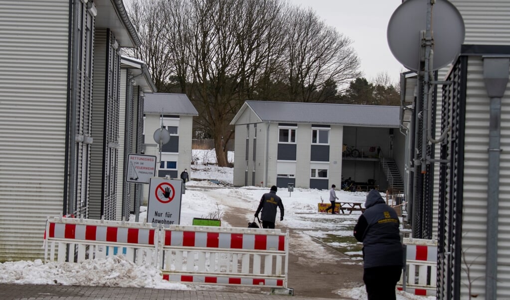 Flygtningecentret på Friedensweg er sat i karantæne, fordi flere beboere er konstateret smittet med corona. Det vækker dog mere bekymring, at flere større smitteudbrud fordeler sig over stort set hele byen. (Tim Riediger)
